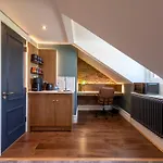 The Crown Pub & Guesthouse