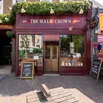 The Crown Pub & Guesthouse